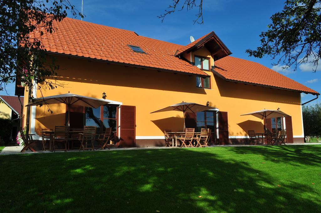 Apartments - Turisticna Kmetija Vrbnjak リュトメル エクステリア 写真